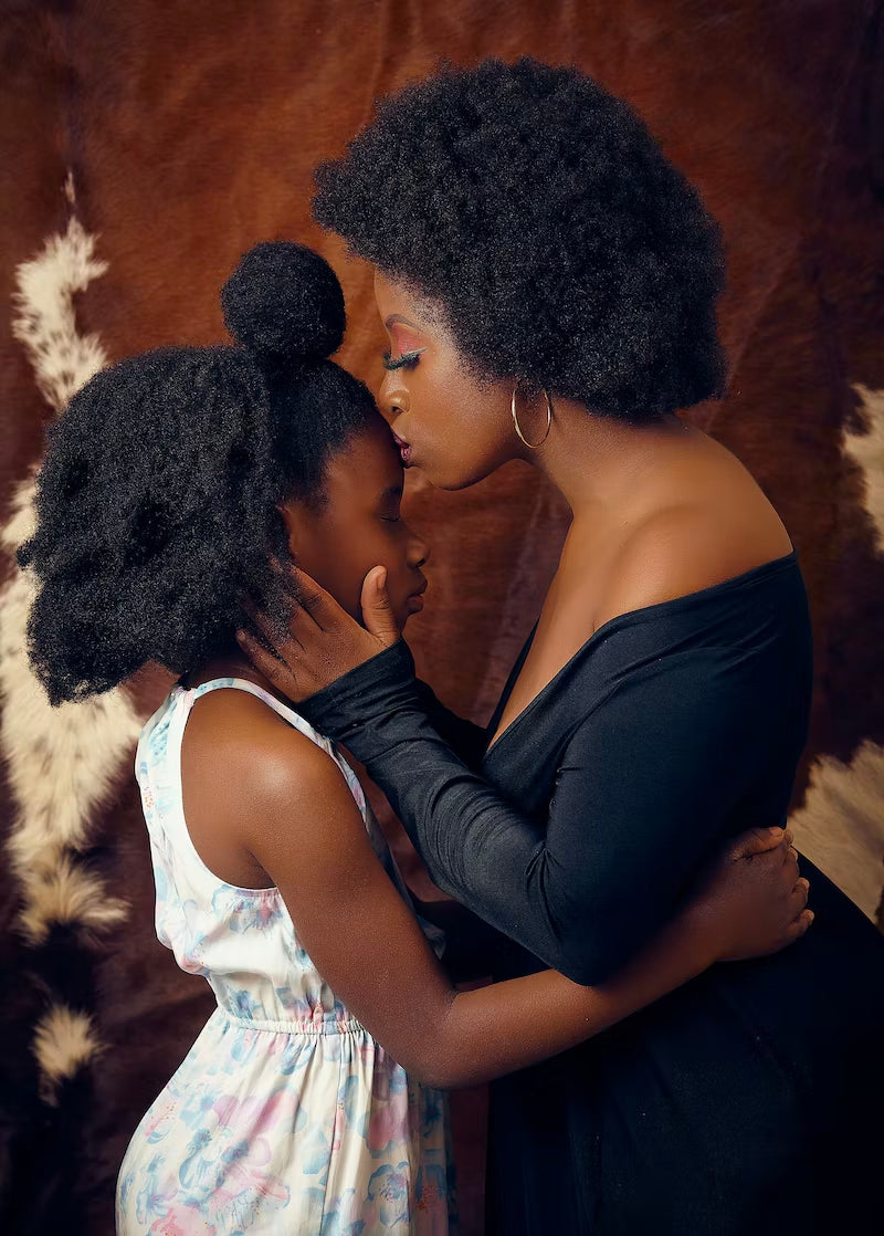 Cheveux crépus : 8 étapes clés pour un entretien réussi